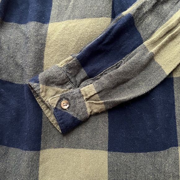 Altar’d State lightweight flannel - Picture 4 of 6